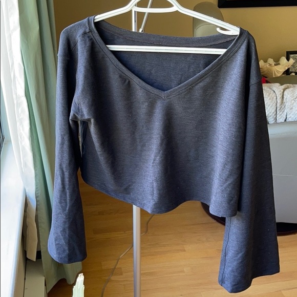LULULEMON cropped V neck sweater. - Picture 1 of 4
